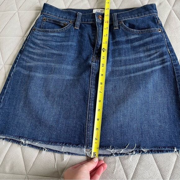 J. Crew A-Line Medium Wash Mini Skirt Denim Cutoff Jean Raw Edge Hem Size 26 - Picture 7 of 10